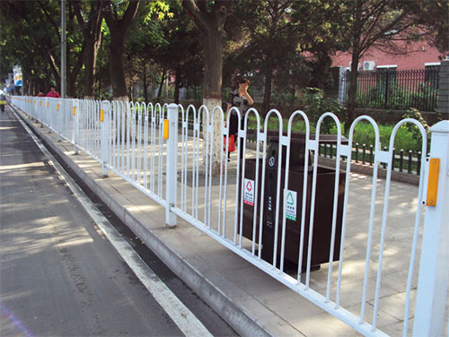 人行道防护栏